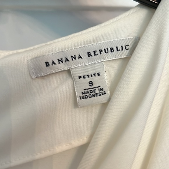 Sleeveless Cowl Neck Top - Picture 4 of 6